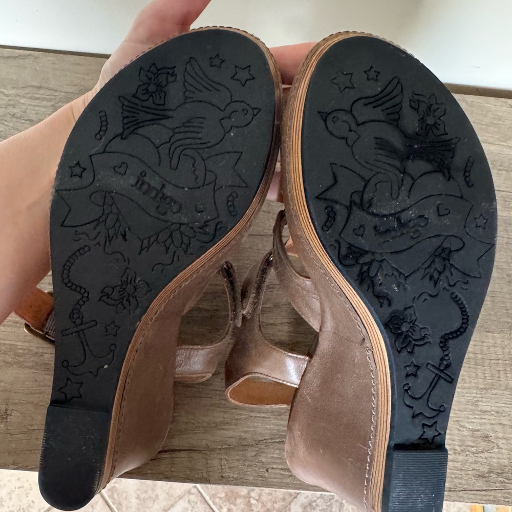 Clarks Indigo Leather Wedge Sandals EUC - Picture 14 of 14